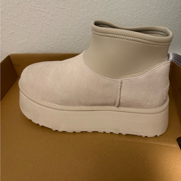 UGG Women's Cream Platform Boots - Picture 6 of 9